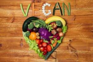 Aqui estão algumas maneiras pelas quais o veganismo contribui para a sustentabilidade, acompanhadas de exemplos práticos e dicas para adotar um estilo de vida mais sustentável